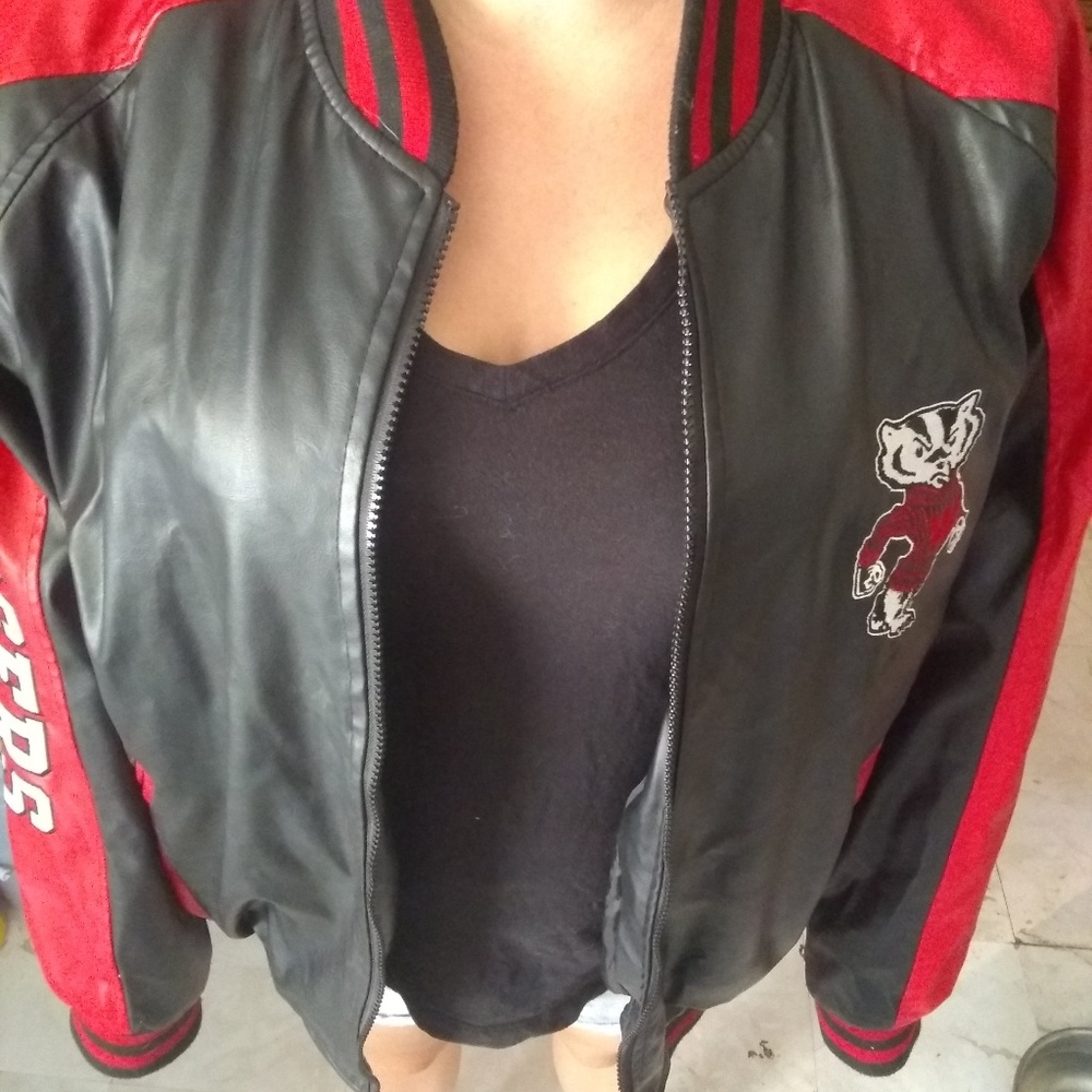 Wisconsin Badgers Jacket Steve And Jarrys Size XL